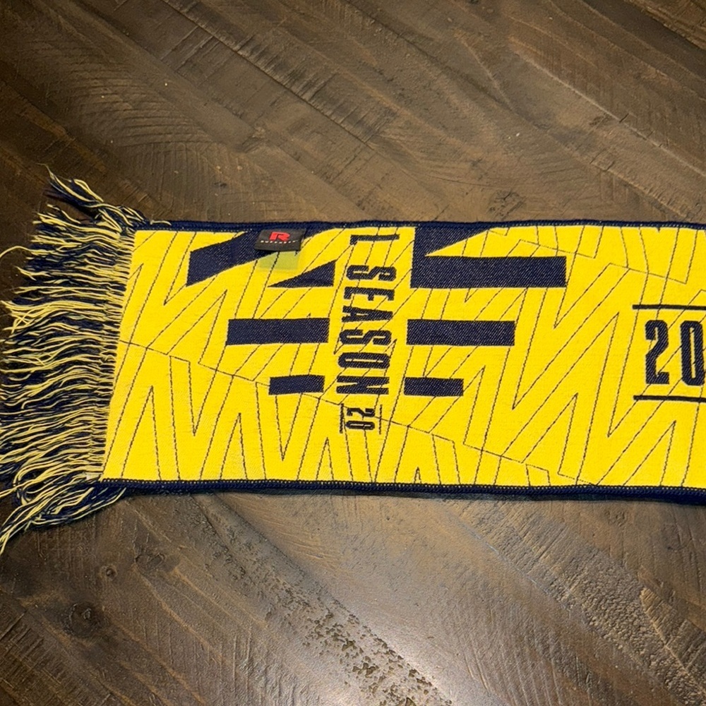 Nashville TN Soccer club 2020 inaugural season, ruff neck Yellow Blue Scarf - Picture 2 of 8